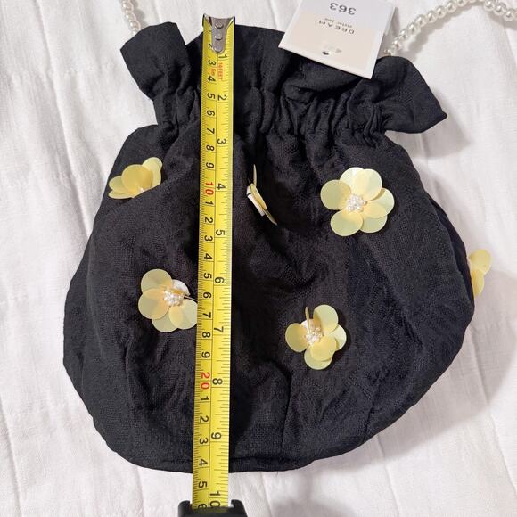 Dream Sister Jane Fanciful Flowers‎ Black Jacquard Flower Pearl Bucket Bag - Picture 7 of 9